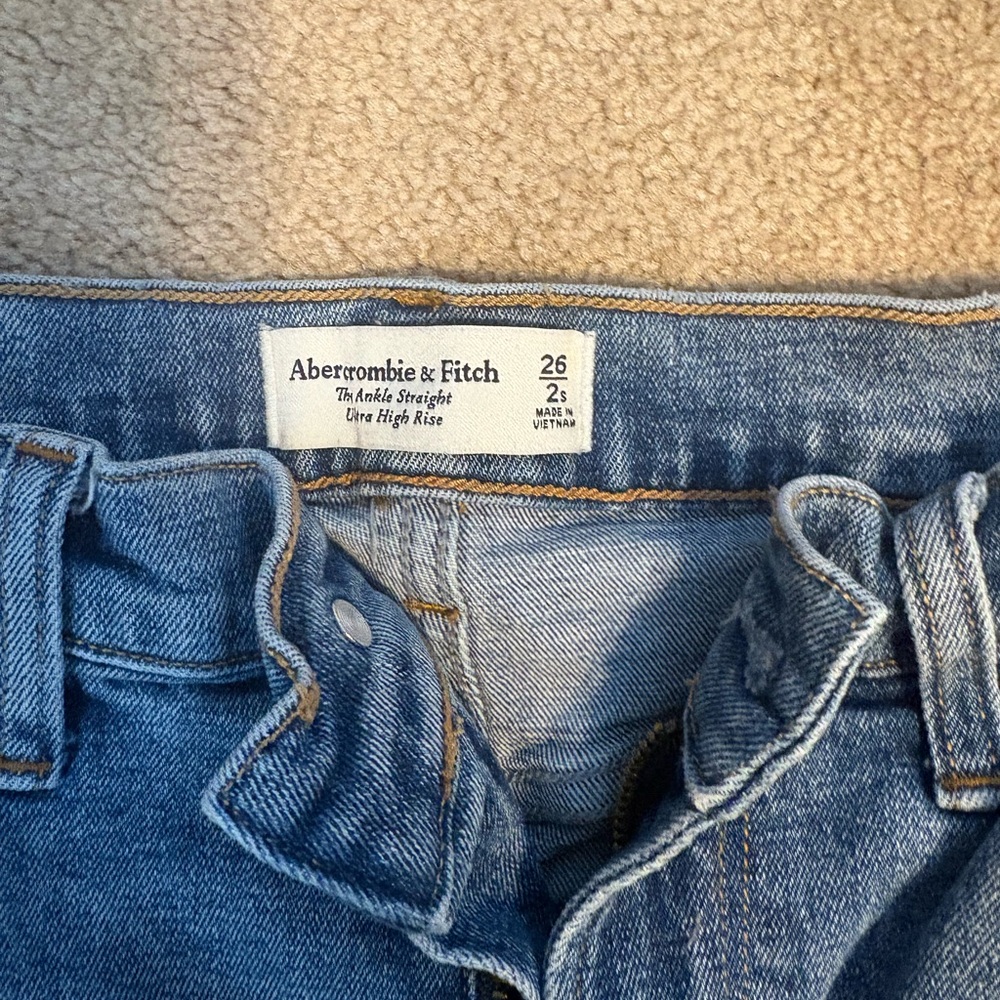 Abercrombie & Fitch Denim Ankle Jeans - Picture 2 of 5
